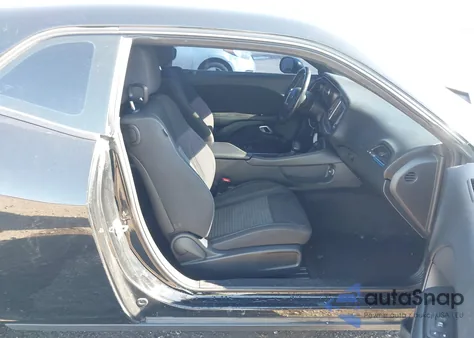 2016 Dodge Challenger Sxt z USA, uszkodzony, nr VIN 2C3CDZAG5GH200769